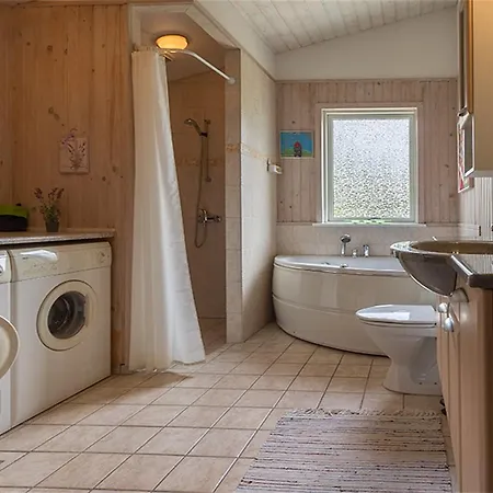 Three-bedroom Holiday In * Hals