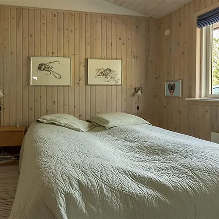 Three-bedroom Holiday In * Hals
