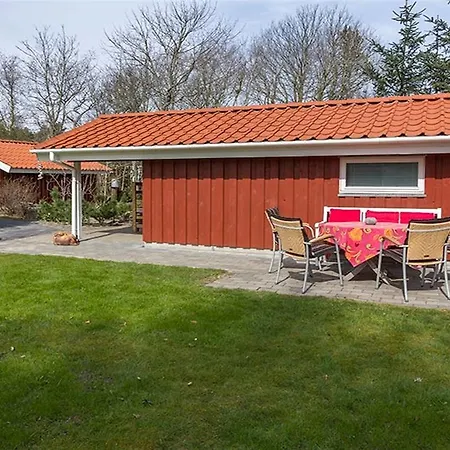 Three-bedroom Holiday In * Hals