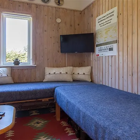 Three-bedroom Holiday In * Hals